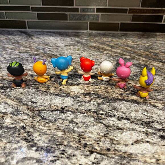 Twozies Lot of 7 Mini Baby Doll Figures Moose Toys 2" - Picture 3 of 3